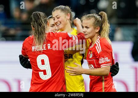 21 December 2023, Hesse, Frankfurt/Main: Soccer, Women: Champions League, Eintracht Frankfurt - Benfica Lisbon, group stage, Group A, matchday 4. Benfica goalkeeper Lena Pauels (M) celebrates with her teammates after saving the penalty. Photo: Uwe Anspach/dpa Stock Photo