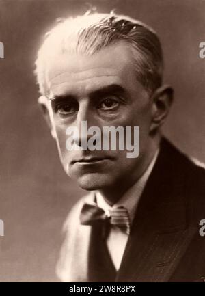 1935 c., PARIS , FRANCE : The celebrated french music composer MAURICE RAVEL ( 1875 - 1937 ). His most popular composition is the BOLERO . Photo by Henri Manuel  ( 1874 - 1947 ). - MUSICA CLASSICA - CLASSICAL - COMPOSITORE  - portrait - ritratto - BALLET - BALLETTO - DANCE - DANZA - MUSICISTA - MUSICA - bow tie - cravatta - papillon - HISTORY - FOTO STORICHE --- Archivio GBB Stock Photo