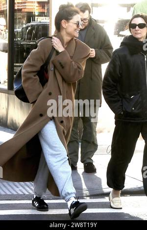 NEW YORK, NY- DECEMBER 21: Katie Holmes seen in New York City on December 21, 2023. Copyright: xRWx Stock Photo
