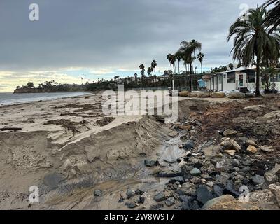 Santa Barbara, California, USA. 21st Dec, 2023. Winter Solstice Rains cause erosion and a dramatically changing landscape on December 21, Leadbetter Beach, Santa Barbara, California. (Credit Image: © Amy Katz/ZUMA Press Wire) EDITORIAL USAGE ONLY! Not for Commercial USAGE! Stock Photo