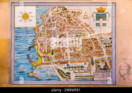 Tiled wall map for tourists and visitors on the way in to Antibes, Côte d'Azur, French Riviera, France. (135) Stock Photo