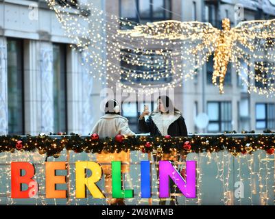 Berlin, Germany. 21st Dec, 2023. People take pictures at a shopping mall in Berlin, Germany, Dec. 21, 2023. Credit: Ren Pengfei/Xinhua/Alamy Live News Stock Photo