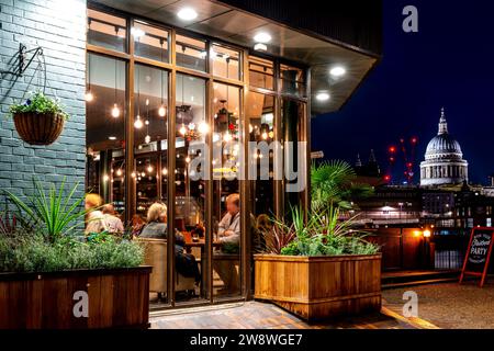 The Founder's Arms Public House, The South Bank, London, UK Stock Photo