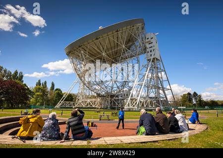 UK, England, Cheshire, Goostrey, University of Manchester, Jodrell Bank, visitors at Telescope Talk beside Lovell Radio Telescope Stock Photo