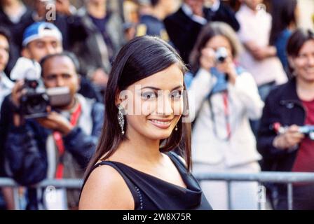 Archival Image. Entertainment - Amsterdam The Netherlands 9th June 2005. The creme de la creme of Indian cinema descend on Amsterdam for the IIFA Awards weekend. Outside the Tuschinski cinema celebrities arrive for the Red Carpet premiere of the film Parineeta. Actress Diya Mirza Bollywood, celebrity, celebrities, actor, actors, actress, International Indian Film Awards, stars, nederland, holland, dia, Stock Photo