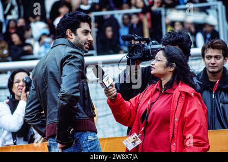 Archival Image. Entertainment - Amsterdam The Netherlands 10th June 2005. The creme de la creme of Indian cinema descend on Amsterdam for the IIFA Awards weekend. In the Olympische Stadion a charity cricket place between Bollywood allstars and various Dutch BNers Abhishek Bachchan interviewed by Channel 7 Bollywood, celebrity, celebrities, actor, actors, actress, International Indian Film Awards, stars, bekende nederlanders, nederland Stock Photo