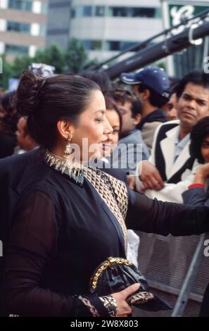 Archival Image. Entertainment - Amsterdam The Netherlands 11th June 2005. The creme de la creme of Indian cinema descend on Amsterdam for the IIFA Awards weekend. At the Amsterdam Arena VIPs arrive on the red carpet for the awards ceremony. Actress Shabana Azmi. Bollywood, celebrity, celebrities, actor, actors, actress, International Indian Film Awards, stars, bekende nederlanders, nederland, cinema, film, star, stars, rode loper Stock Photo