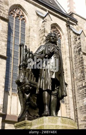 Leipzig The New Bach Monument in Leipzig is located in St Thomas' Churchyard to the south of St Thomas' Church in place of the Leibniz Monument Stock Photo