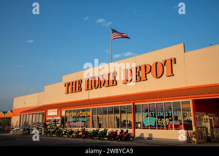 Lansing, Kansas.  Home Depot is an American multinational home improvement retail corporation and the largest home improvement retailer in the United Stock Photo
