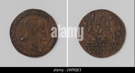 Philip II, King of Spain, Anonymous, 1558 live Copper medal. Front: breastpiece man inside laurel wreath. Reverse: Maria with Christ child on his lap, sitting on chair under roof; In front of her a kneeling and two standing men with gifts in their hands; Ster radiant above; Cut: Inscription  copper (metal) striking (metalworking) Stock Photo