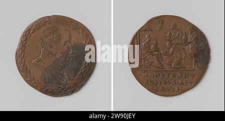 Philip II, King of Spain, Anonymous, 1558 live Copper medal. Front: breastpiece man inside laurel wreath. Reverse: Maria with Christ child on his lap, sitting on chair under roof; In front of her a kneeling and two standing men with gifts in their hands; Ster radiant above; Cut: Inscription  copper (metal) striking (metalworking) Stock Photo