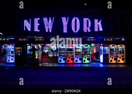 Southend on Sea seafront lights and amusement arcade at night. New York, New York amusement arcade Stock Photo