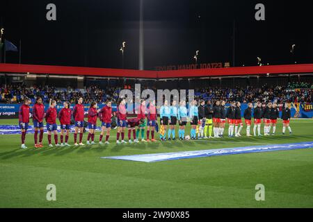 Barcelona, Spain. 21st, December 2023. The players from the two teams line up fpr the UEFA Women’s Champions League match between FC Barcelona and FC Rosengaard at Estadi Johan Cruyff in Barcelona. (Photo credit: Gonzales Photo - Ainhoa Rodriguez). Stock Photo