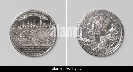 's-Hertogenbosch, Midwow Menby on the construction of the Steenweg from' s-Hertogenbosch to Eindhoven, Theodorus Everardus van Berckel, 1741  Silver medal. Front: View of Stad from the south side under Pennel with inscription; In the foreground: St. Antononeschans, Fort Isabella and Straatweg; Right: a ship, five haystacks and lawn mower with scythe on the right; Cut: Inscription. Rendant: floating Mercury holds hose relief in the left hand, while he is sitting for him sitting in front of him, representing the city of 's-Hertogenbosch, which leans on coat of arms, points to Baal, Horn of abund Stock Photo