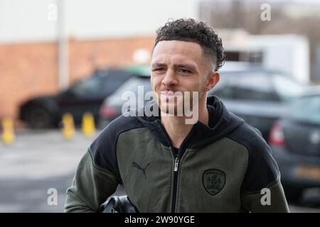 Jordan Williams #2 of Barnsley arrives during the Sky Bet League 1 match Barnsley vs Stevenage at Oakwell, Barnsley, United Kingdom. 23rd Dec, 2023. (Photo by Alfie Cosgrove/News Images) in Barnsley, United Kingdom on 12/23/2023. (Photo by Alfie Cosgrove/News Images/Sipa USA) Credit: Sipa USA/Alamy Live News Stock Photo