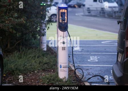 Paredes, Spain, December 19, 2023: An electric vehicle charging point in operation during ANFAC reports that more than 25% of charging points for electric cars are not working, on December 19, 2023, in Paredes, Spain. (Photo by Alberto Brevers / Pacific Press/Sipa USA) Stock Photo