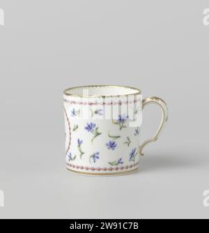 Cup with a flower spray in a medallion and flowers, Manufacture de Sèvres, c. 1790  Porcelain head with a cylindrical wall and C-shaped ear, painted on the glaze in blue. The outer wall is covered with sprinkling flowers, interrupted at the front by a medallion of pink and gold pearls containing a flower branch. Above and -under the same tire with pink pearls. Above the foot a golden lines and on the inner and outer edge a band with half gold bulbs. On the ear a palm and dots. Marked on the underside with the double L, annual letters mm and wt. Sèvres porcelain. glaze. gold (metal) painting / Stock Photo
