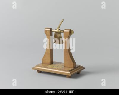 Model of a Two-Blade Parabolic Propeller, anonymous, c. 1850 presentation model Model of a two -leaf parabolic screw in a frame on a ground board. The pressure surface of the screw blades is bent in the form of a parabolic. The screw probably does not belong in this frame, where a much larger screw can enter. The model has a diameter of 85 mm, the hub has a diameter of 8 mm and is probably too long in relation to the true size to fit into the frame. Scale 1:20 (derived). model maker: Netherlandsafter design by: United Kingdom wood (plant material). brass (alloy) Stock Photo