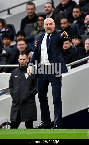 London, UK. 23rd Dec, 2023. Sean Dyche (Everton manager) points and shouts during the Tottenham V Everton Premier League match at the Tottenham Hotspur Stadium. Credit: MARTIN DALTON/Alamy Live News Stock Photo