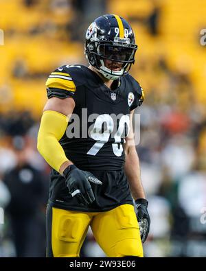 Hookstown, Pennsylvania, USA. 23rd Dec, 2023. Pittsburgh Steelers linebacker TJ WATT (90) during pregame warmups for the NFL football game between the Pittsburgh Steelers and the Cincinnati Bengals in Pittsburgh, Pennsylvania. (Credit Image: © Brent Gudenschwager/ZUMA Press Wire) EDITORIAL USAGE ONLY! Not for Commercial USAGE! Credit: ZUMA Press, Inc./Alamy Live News Stock Photo