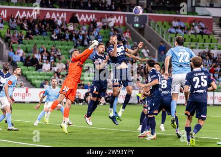 Melbourne, Australia, 23 December, 2023. Melbourne Victory players go up for the ball during Round 9 of the Isuzu Ute A-League Men's football match between Melbourne City FC and Melbourne Victory FC at AAMI Park on December 23, 2023 in Melbourne, Australia. Credit: Santanu Banik/Speed Media/Alamy Live News Stock Photo