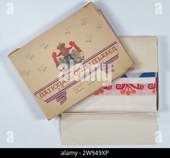 Box for National Breakfast Clock, 1945 - 1946 box National breakfast sheet (A) in original packaging (B). In the box a letter from the supplier with a description of this breakfast sheet. White dams of tablecloth with the edge of red-white-blue-orange. Orange apple motif and white -woven decoration. In the middle the Dutch lion with shield, which pierces the swastika with a dagger. Opposite a church tower with inscription underneath. Name label and laundry number. Lid of the box in red, white, blue and gold printed. Eight peace pigeons with ribbon in beak. In the middle crown with mantle in wh Stock Photo