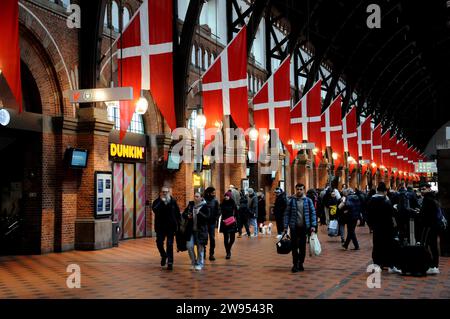 Copenhagen, Denmark /24 December 2023/.Christams eve travellers for christmas holiday at main train statuion in danish capital.(Photo.Francis Joseph Dean/Dean Pictures) Stock Photo