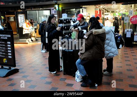 Copenhagen, Denmark /24 December 2023/.Christams eve travellers for christmas holiday at main train statuion in danish capital.(Photo.Francis Joseph Dean/Dean Pictures) Stock Photo