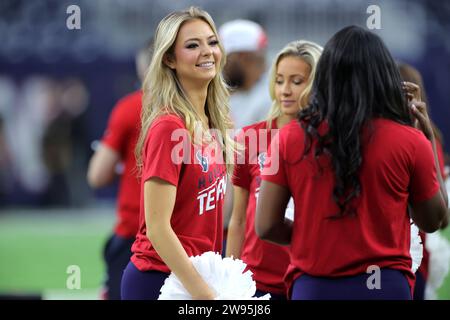 Houston, Texas, USA. 24th Dec, 2023. Houston Texans cheerleaders on the field prior to the game between the Houston Texans and the Cleveland Browns at NRG Stadium in Houston, TX on December 24, 2023. (Credit Image: © Erik Williams/ZUMA Press Wire) EDITORIAL USAGE ONLY! Not for Commercial USAGE! Stock Photo