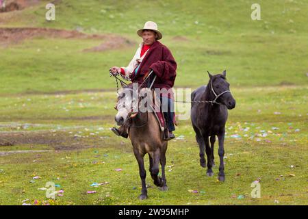 Horsemen at horse festival nr Daofu, Tibetan area, Sichuan, China Stock Photo