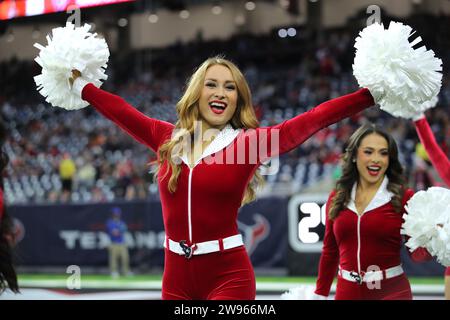 Houston, Texas, USA. 24th Dec, 2023. A Houston Texans cheerleader prior to the game between the Houston Texans and the Cleveland Browns at NRG Stadium in Houston, TX on December 24, 2023. (Credit Image: © Erik Williams/ZUMA Press Wire) EDITORIAL USAGE ONLY! Not for Commercial USAGE! Stock Photo