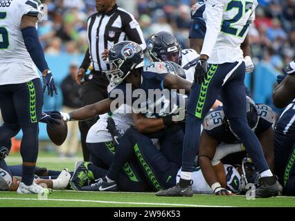 Tennessee Titans running back Tyjae Spears (32) runs for yardage as he ...