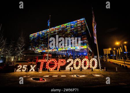 HILVERSUM - The letters and numbers of the Top 2000 on the doorstep of Sound and Vision. From this building, the songs that have been voted for the most by the public will be played on NPO Radio 2 until New Year's Eve. ANP LEVIN DEN BOER netherlands out - belgium out Stock Photo