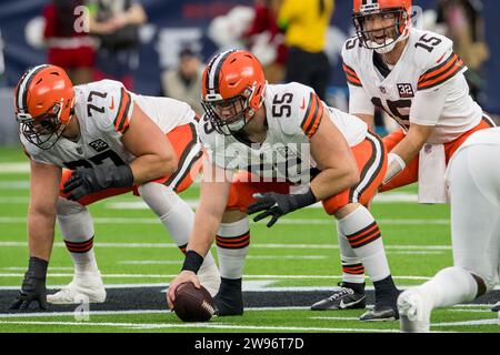 Cleveland Browns center Ethan Pocic (55) looks on during pre-game warm ...