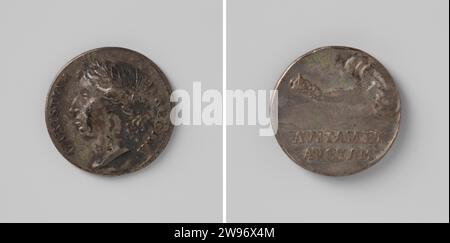 Transition from Christina van Sweden to the Roman Catholic Church, Anonymous, 1654 history medal Silver medal. Front: breastpiece Woman with laurel wreath inside Cover. Tours side: Hand from cloud with crown above inscription Karlberg Palace silver (metal) striking (metalworking) Stock Photo