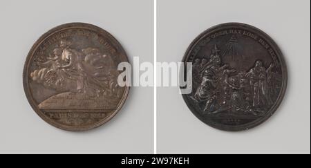 First Peace of Paris between France and the Allies, Daniel Friedrich Loos, 1814 history medal Silver medal. Front: Peace floating on cloud above globe holds olive branch in her right hand, and with her left hand she holds a boy that horn of abundance poured out within Covering; Cut: Dating. Downside: partying citizens, sheltered by triangle with the name of God in Stralenkrans; In the background of house, for which horse grazes and next to the dog lies inside Kerschanging; Cut: signature Berlin silver (metal) striking (metalworking)  Paris Stock Photo