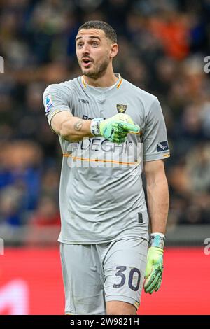 Milano, Italy. 23rd, December 2023. Goalkeeper Wladimiro Falcone (30) of Lecce seen during the Serie A match between Inter and Lecce at Giuseppe Meazza in Milano. (Photo credit: Gonzales Photo - Tommaso Fimiano). Stock Photo