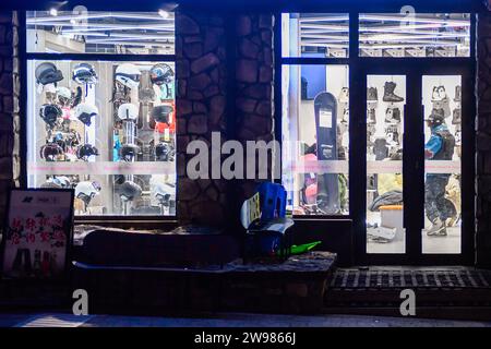 (231225) -- JILIN, Dec. 25, 2023 (Xinhua) -- This photo taken on Dec. 14, 2023 shows people shopping for winter sports equipment at Lake Songhua Resort in Jilin City, northeast China's Jilin Province. As winter falls, the Swiss town of Zermatt and China's Jilin entered their peak season for tourists. Thanks to the landscape that overlooked by the Matterhorn Mountain, one of the natural symbols of Switzerland in the Alps, Zermatt attracts masses of worldwide winter-lovers. Based on winter activities, a full chain of tourism industry has been built in Zermatt, including catering, shopping, h Stock Photo