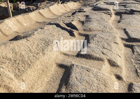 Scoop marks at the unfinished obelisk, rose granite, quarry, Aswan, Egypt, North Africa Stock Photo