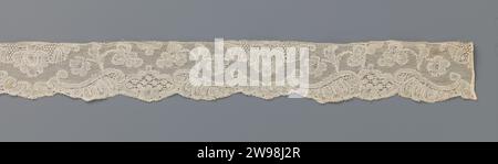 Strip of lace with three -lobe cartouche and hanging flour with drop -shaped heart, anonymous, c. 1740 - c. 1760  Strip of natural -colored bobbin: Mechelse side. The repeating pattern consists of two merging symmetrical compositions. One composition consists of a three-lobe cartouche, which is located along the underside and is flanked left and right by an elongated S-Volut with five lobes at the bottom. A splitting branch with one leaf and two flowers originates from the S-Voluten. The other composition consists of a flower hanging from the top with a drop -shaped heart, between two leaves. Stock Photo