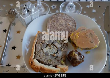 Périgord, France. December 25, 2023. Foie gras at Christmas meal in France. In France, and particularly in Périgord, duck or goose foie gras is one of the traditional dishes of the Christmas meal. Preparation of four different foie gras recipes before eating it during the meal. Photo by Hugo Martin/Alamy Live News. Stock Photo