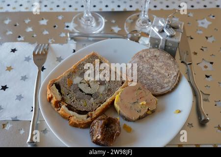 Périgord, France. December 25, 2023. Foie gras at Christmas meal in France. In France, and particularly in Périgord, duck or goose foie gras is one of the traditional dishes of the Christmas meal. Preparation of four different foie gras recipes before eating it during the meal. Photo by Hugo Martin/Alamy Live News. Stock Photo