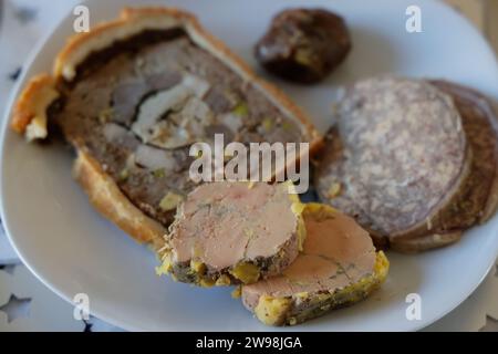 Périgord, France. December 25, 2023. Foie gras at Christmas meal in France. In France, and particularly in Périgord, duck or goose foie gras is one of the traditional dishes of the Christmas meal. Preparation of four different foie gras recipes before eating it during the meal. Photo by Hugo Martin/Alamy Live News. Stock Photo