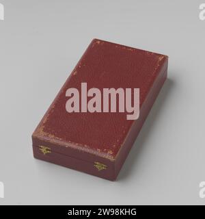 Liberian Knighthood (Order of the Star of Africa), received by Willem Drees, Anonymous, c. 1950 - c. 1960  Covered with dark red leather, with two ditches to be closed. The inside of the lid is covered with white velvet and the inside of the box has a deep red velvet elevation. Loosen a business card with printed 'S. Edward Peal / Envoy Extraordinary and Minister Plenipotentiary of the Republic of Liberia / The Hague 'and typed' in the name and on instruction of the president of the republic of liberia '.  leather. gold (metal). velvet (fabric weave)   Netherlands. Liberia Stock Photo