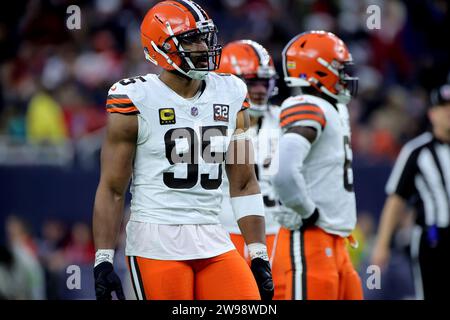 Houston, Texas, USA. 24th Dec, 2023. Cleveland Browns defensive end Myles Garrett (95) during the game between the Houston Texans and the Cleveland Browns at NRG Stadium in Houston, TX on December 24, 2023. (Credit Image: © Erik Williams/ZUMA Press Wire) EDITORIAL USAGE ONLY! Not for Commercial USAGE! Stock Photo