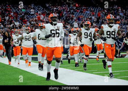 Houston, Texas, USA. 24th Dec, 2023. Cleveland Browns players run onto the field prior to the game between the Houston Texans and the Cleveland Browns at NRG Stadium in Houston, TX on December 24, 2023. (Credit Image: © Erik Williams/ZUMA Press Wire) EDITORIAL USAGE ONLY! Not for Commercial USAGE! Stock Photo