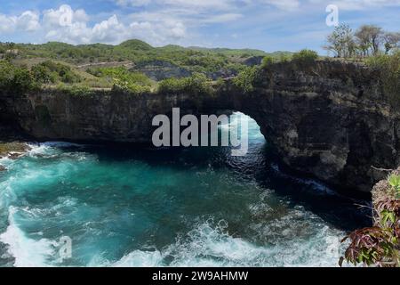 Bali ist eine zu Indonesien gehörende Insel im Indischen Ozean mit einem tropisch warmen Durchschnittsklima. Hauptstadt der Insel ist Denpasar. Mit einer Fläche von 5590 Quadratkilometern ist Bali die mit Abstand grösste Insel der gleichnamigen Provinz. Bei der Volkszählung 2020 hatte Bali rund 4,3 Millionen Einwohner *** Bali is an island in the Indian Ocean belonging to Indonesia with an average tropical warm climate The capital of the island is Denpasar With an area of 5590 square kilometers, Bali is by far the largest island in the province of the same name At the 2020 census, Bali had a p Stock Photo