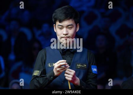 Macau, China. 26th Dec, 2023. Si Jiahui of China competes during the group A quarter finals against Mark Williams of Wales at the 2023 Macau Snooker Masters in Macau, south China, Dec. 26, 2023. Credit: Cheong Kam Ka/Xinhua/Alamy Live News Stock Photo