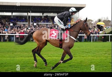 Russian Ruler ridden by Nico de Boinville go to post prior to Ladbrokes Boost Your Odds On Racing Novices' Limited Handicap Chase on day one of the Ladbrokes Christmas Festival at Kempton Park, Sunbury-on-Thames. Picture date: Tuesday December 26, 2023. Stock Photo