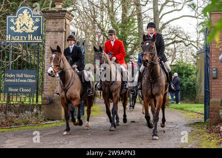 Hagley, Worcestershire, UK. 26th Dec, 2023. Riders take to the lane at the Albrighton and Woodland Hunt's Boxing Day meet at Hagley Hall, Worcestershire. Credit: Peter Lopeman/Alamy Live News Stock Photo
